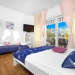 With Parking Space Brodarica, Sibenik - 21490 Apartment Brodarica (Sibenik-Knin)