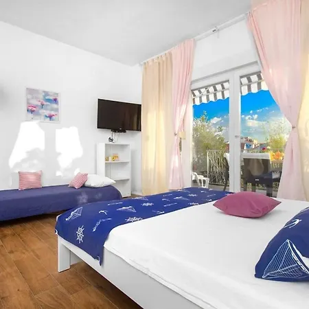 With Parking Space Brodarica, Sibenik - 21490 Апартаменты Бродарица