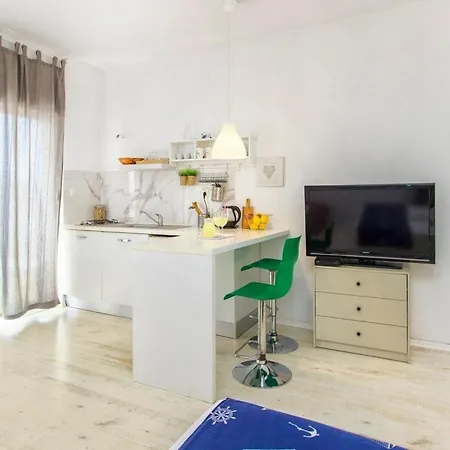 With Parking Space Brodarica, Sibenik - 21490 Апартаменты Бродарица