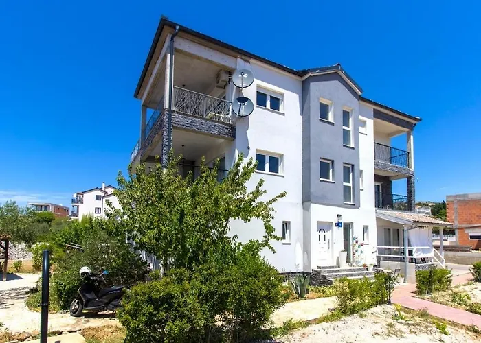 With Parking Space Brodarica, Sibenik - 21490 * Brodarica (Sibenik-Knin)